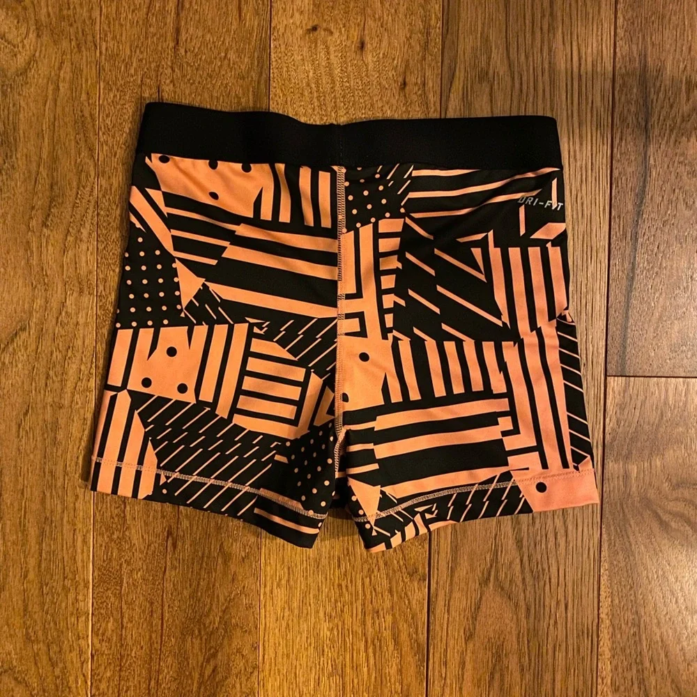 ❌SOLD❌Nike Pro Coral and Black Shorts Size Medium - Picture 5 of 5